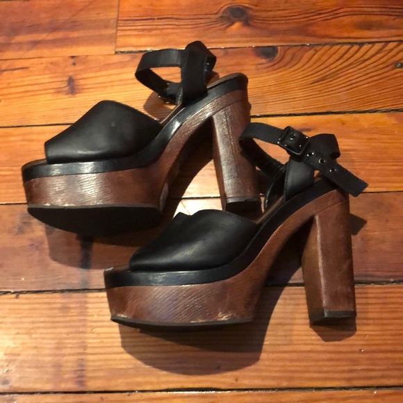 3/$10 Aldo platform peep toe heels - Picture 3 of 4